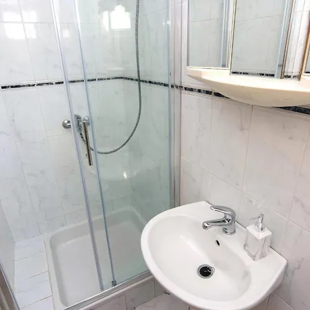 Beautiful In With Jacuzzi Vikendica