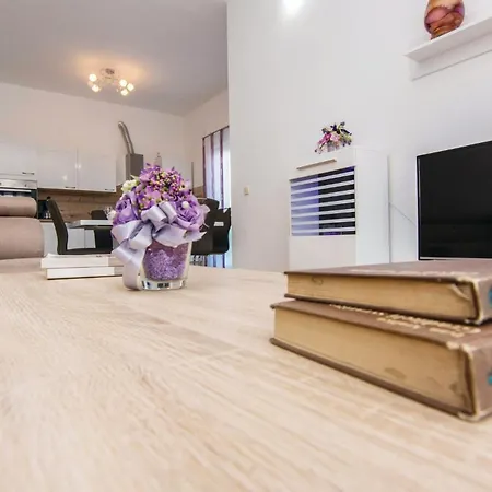 Beautiful In With Jacuzzi Holiday home *