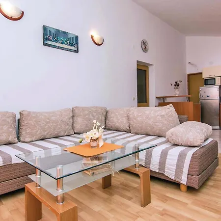 Vikendica Beautiful In With Jacuzzi
